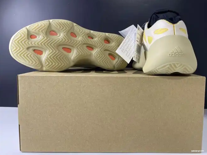 YEEZY V3 700 SRPHYM